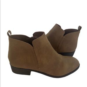 SUN + STONE Cadee Ankle Booties